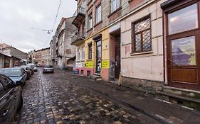 Квартира подобово в центрі на вулиця Скорика 25 колишня Чайковського біля Філармонії
